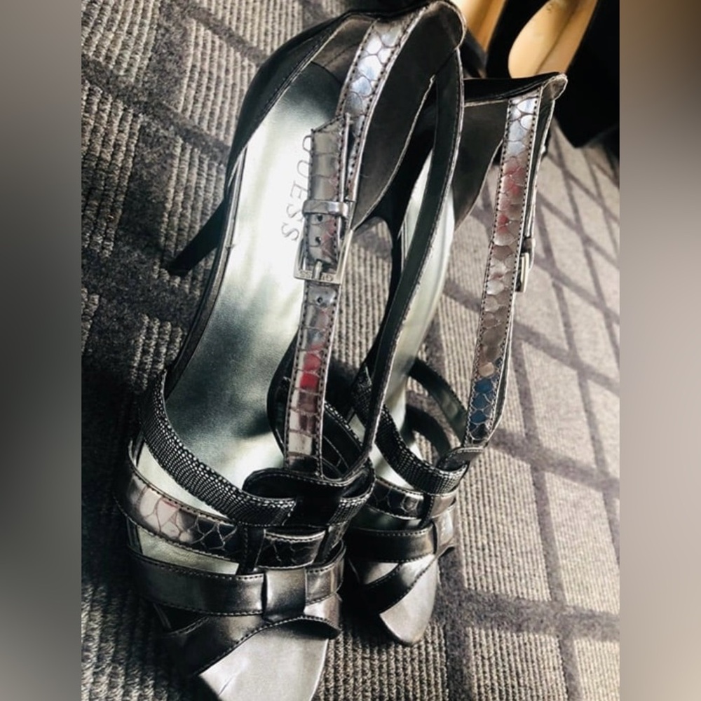 GUESS Elegant Black and Silver Women's Heels, Size 10 - Picture 6 of 6